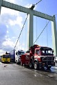 Schwerer LKW VU PKlemm A 4 Rich Olpe auf der Rodenkirchener Bruecke P433